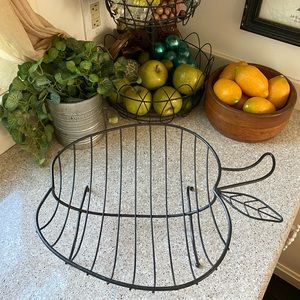 LIKE NEW Large Footed "Apple Shaped" Wire Fruit Basket